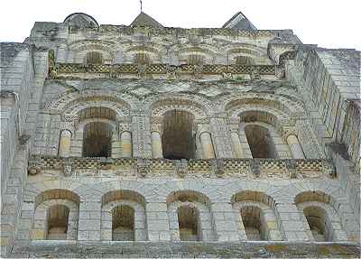 Côté Nord (vers la Loire) du clocher de l'église de Cunault