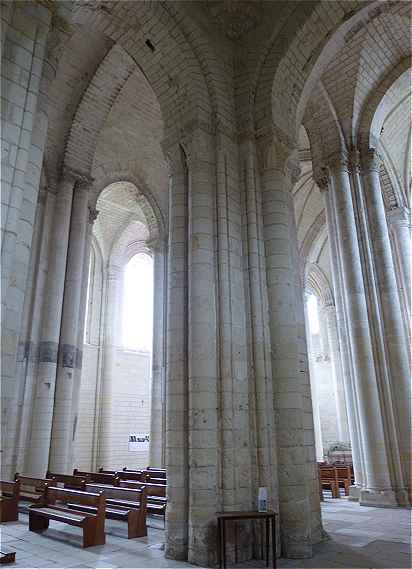 Pilier soutenant le clocher de l'église de Cunault