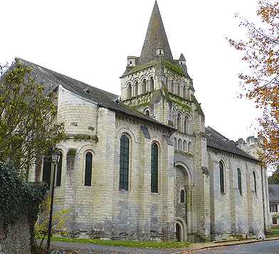 Côté Nord de la Collégiale Notre Dame de Cunault en Anjou