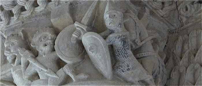 Sculpture de chapiteaux de Notre-Dame de Cunault: scène guerrière