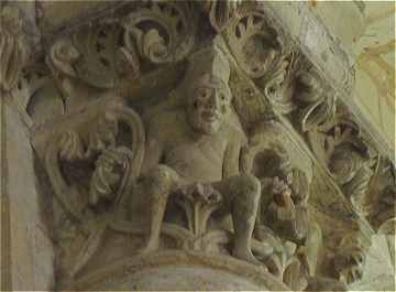Sculpture d'un pilier de Notre-Dame de Cunault