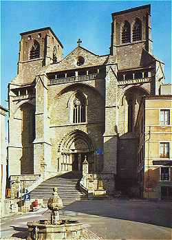 Façade de l'église Saint Robert de La Chaise-Dieu