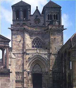 Façade de l'église Prieurale Saint Pierre et Saint Paul de Souvigny