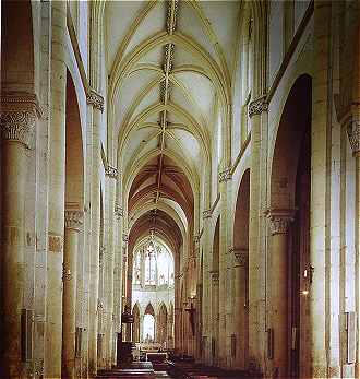 Nef centrale de l'église de Souvigny