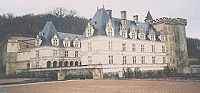 Le Chateau de Villandry, qui se situe prs du Cher, est entour de jardins remarquables.