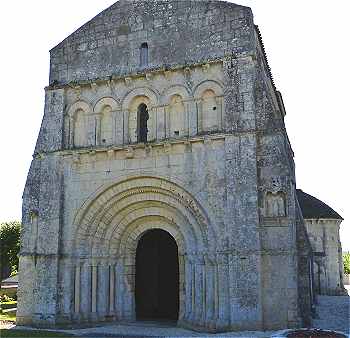 Façade de l'église Saint Sulpice de Marignac