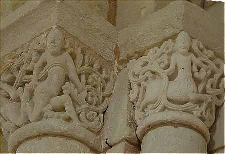 Chapiteaux de l'abside de l'église Saint Cybard de Plassac