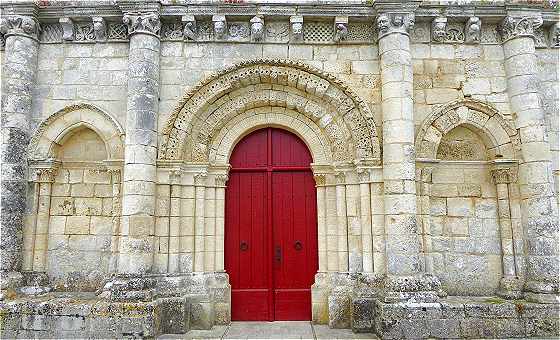 Façade de l'église Saint Trojan de Rétaud