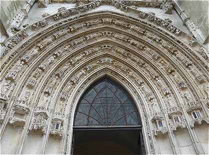 Portail de la cathédrale Saint Pierre de Saintes