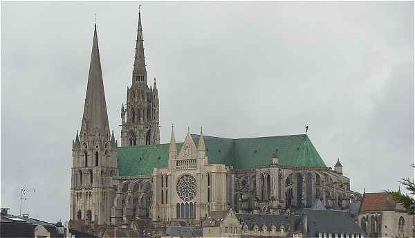 Vue d'ensemble de la Cathedrale de Chartres (côté Sud)
