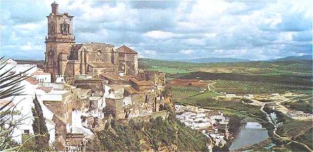 Panorama sur Arcos de la Frontera et l'église San Pedro