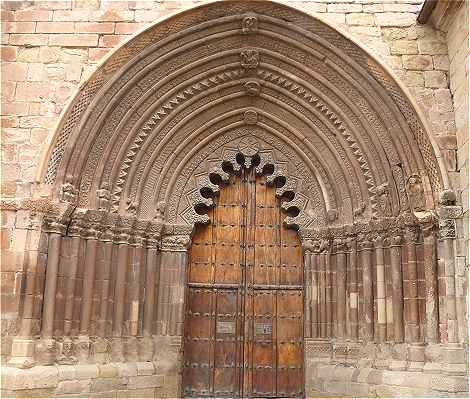 Portail de l'église de Cirauqui