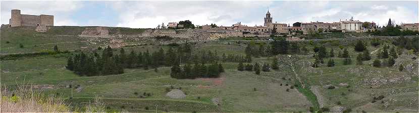 Panorama sur Medinaceli avec le château-fort et la ville