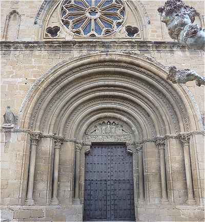 Le portail de l'église San Pedro