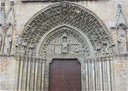 Le portail de l'église Santa Maria à Olite
