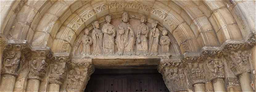 Sculptures du portail de l'église Romane San Juan de Rabanera à Soria