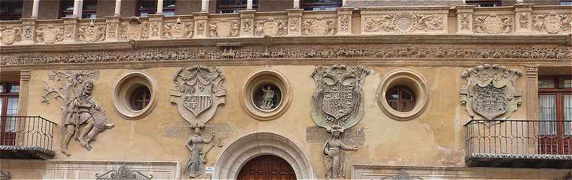 Décoration de la façade de l'Ayuntamiento de Tarazona