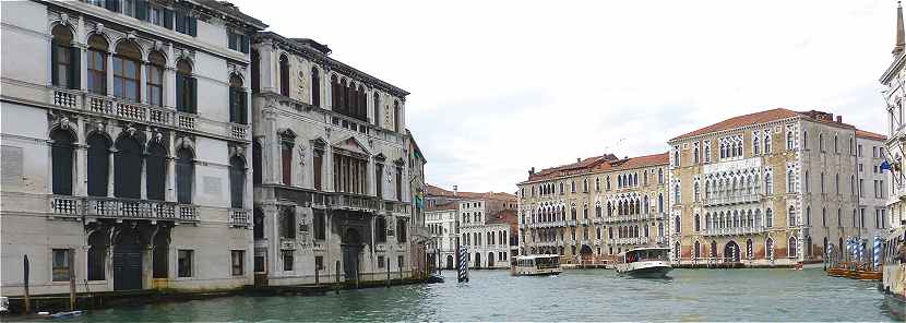 Venise: vue du Grand Canal, au fond le Ca' Foscari et le Palazzo Giustinian