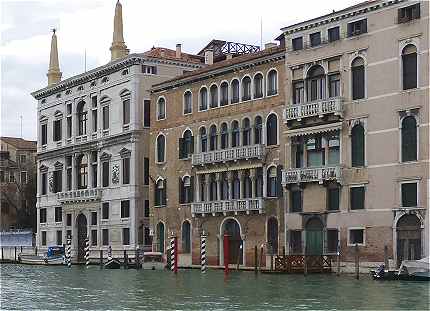 Venise: le Palazzo Papadopoli, le Palazzo Businello, le Palazzo Lanfranchi sur le Grand Canal (zone de San Silvestro)