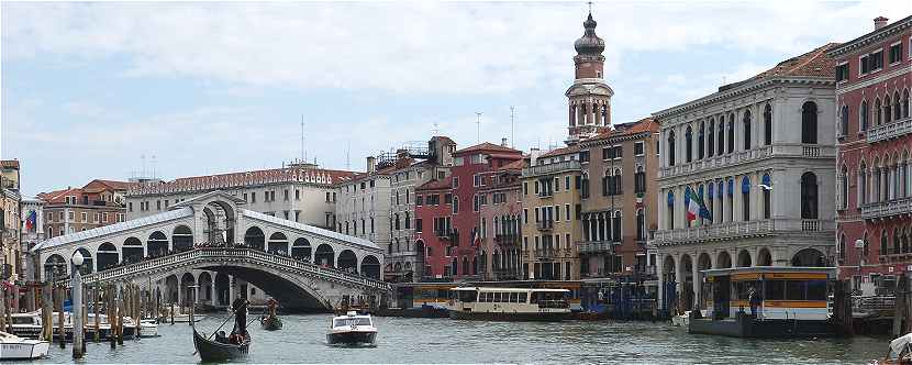 Venise: vue du Grand Canal après le Pont du Rialto