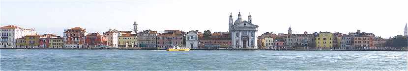 Venise: les quais des Zattere vus du Canal de la Giudecca