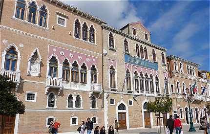Venise: Palais sur le quai du Zattere al Punte Longo