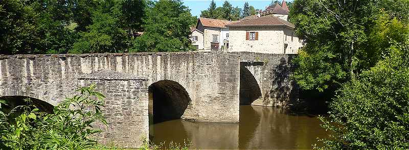 Pont Rompu sur la Briance en aval de Solignac