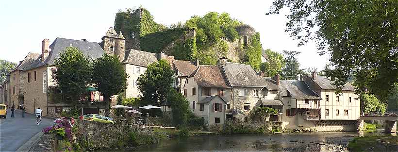 Ségur et son Château-fort au-dessus de l'Auvézère