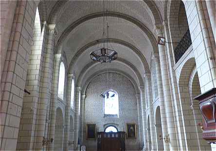 Eglise Saint Germain de Bourgueil: nef d'origine Romane