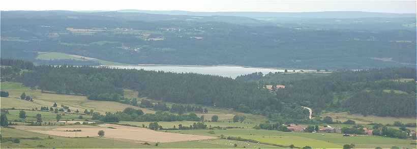 Langogne: le Lac de Naussac (vu à partir de Pradelles)