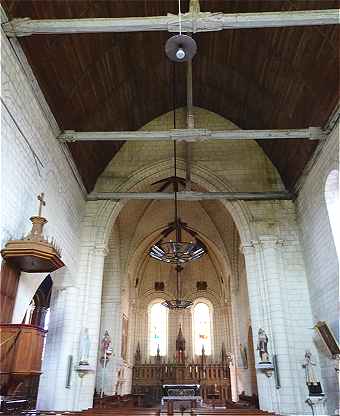 Nef de l'église Saint Martin de Restigné