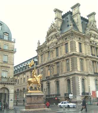 Le Pavillon de Marsan et la Place Jeanne d'Arc