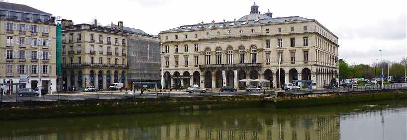 Bayonne: l'ancien Théâtre qui est devenu la Mairie