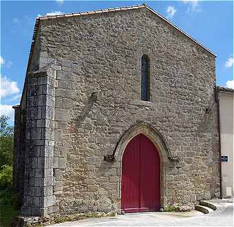 Façade de l'église Saint Cyprien à Bressuire