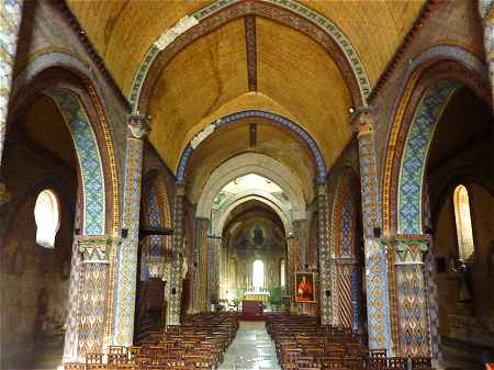 Intérieur peint de l'église Saint Nicolas de Civray