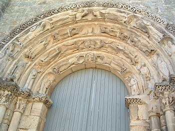 Portail de l'église de Notre-Dame de la Coultre à Parthenay