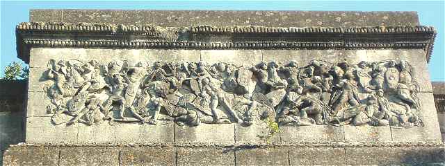 Relief de l'attique supérieur de l'Arc de Triomphe d'Orange