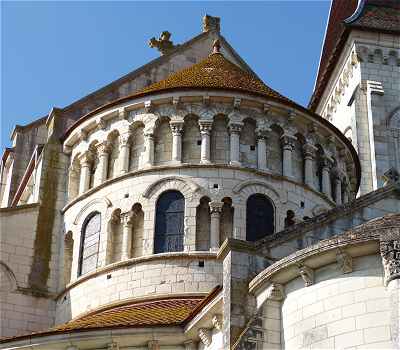 Chevet de l'église Saint Pierre de Preuilly sur Claise