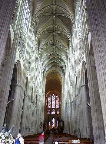 Vue intérieure de la Nef de la Cathédrale de Tours