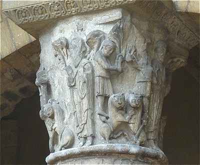 Chapiteau Roman de la Tour Charlemagne