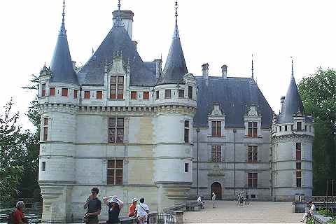 Vue du château d'Azay le Rideau côté Est