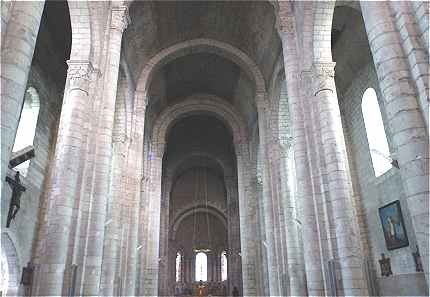 Nef et collatéraux de l'église Notre-Dame à Châtillon sur Indre