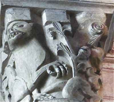 Sculpture d'un chapiteau de la nef de l'église Notre-Dame à Châtillon sur Indre