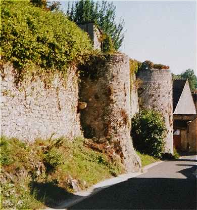 Remparts médiévaux à Esvres