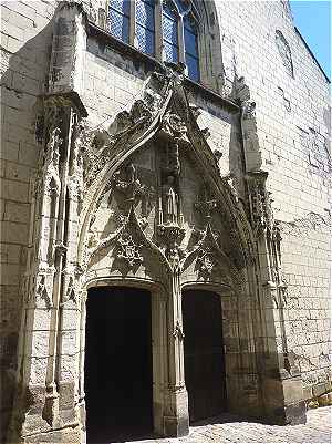 Portail Gothique de la façade Ouest de l'église Saint Etienne