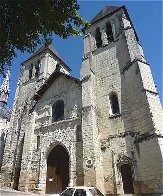 Tours et façade de l'église Saint Mexme