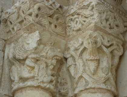 Sculptures du portail de l'église de Parcay