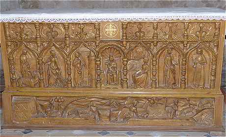 Autel en bois de la crypte de l'église Saint Pierre de Souday