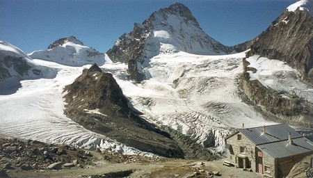 La Dent Blanche (face Ouest) et la Cabane du Mountet