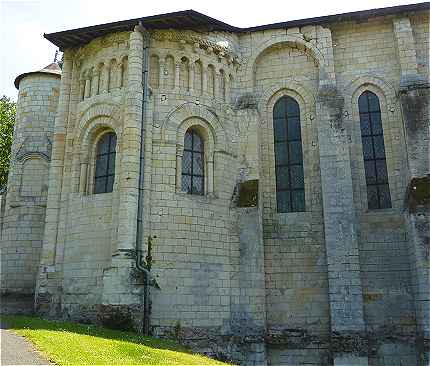 Chevet et absidiole de l'église de Cunault